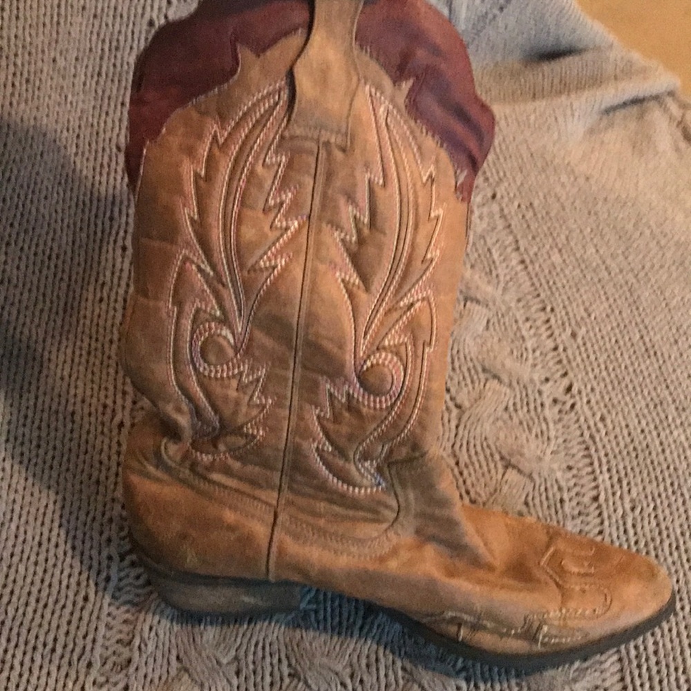 Women’s cowgirl boots